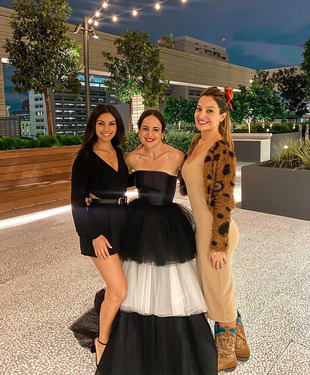 Daniela Palavecino recibe críticas por foto con “El agente topo”