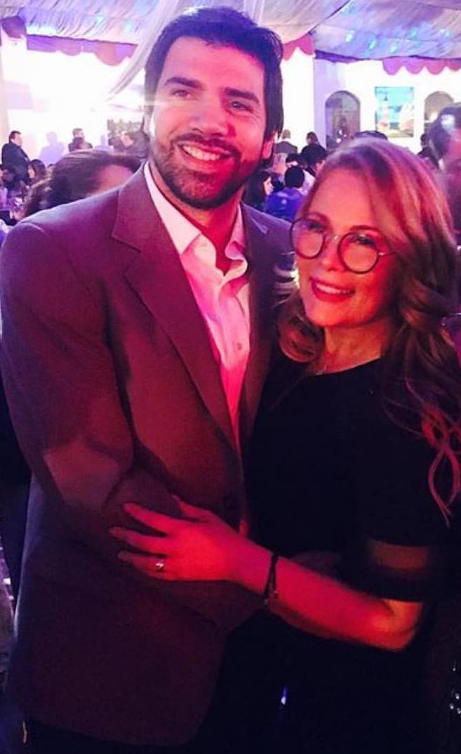 Cathy Barriga celebra 12 años de matrimonio con selfies sin filtro