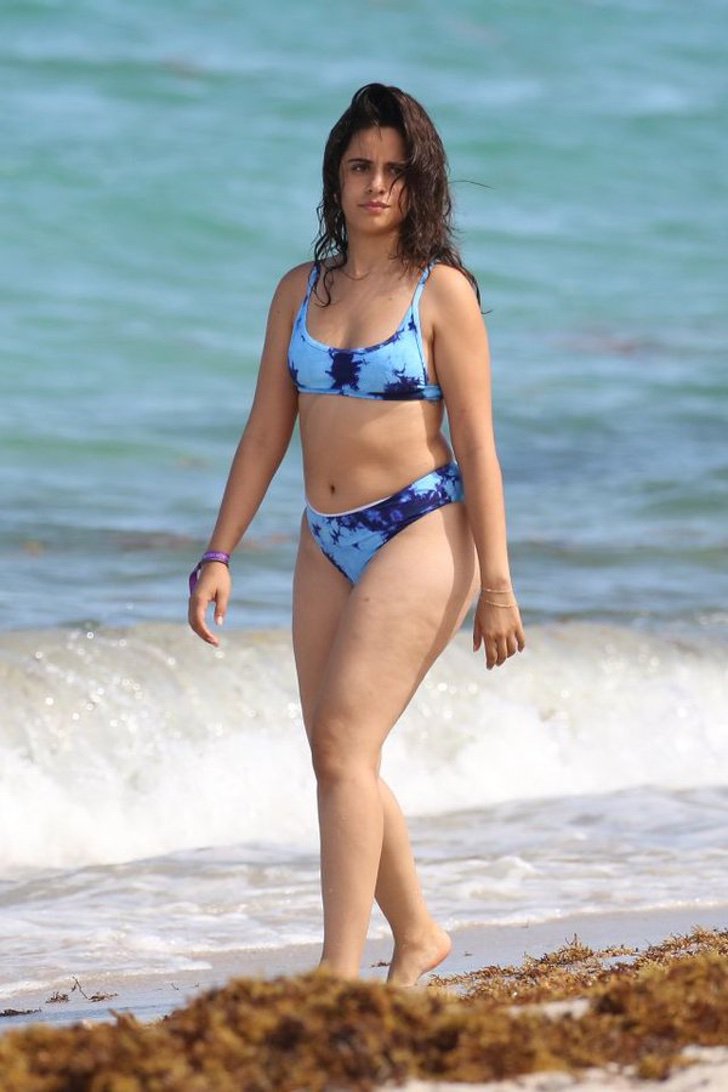 Camila Cabello presume su figura por las playas de Miami