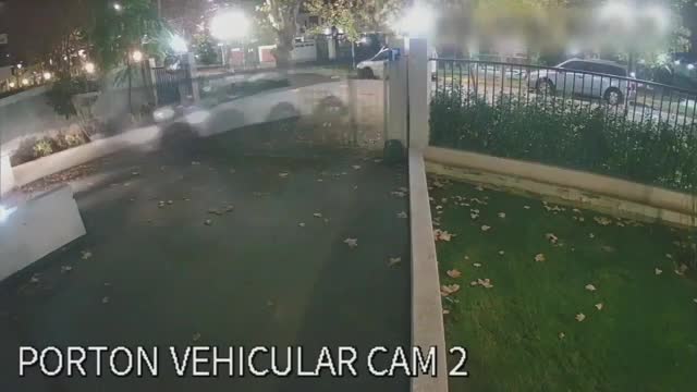 SOS: Joven choca a delincuentes y derriba portón para evitar portonazo