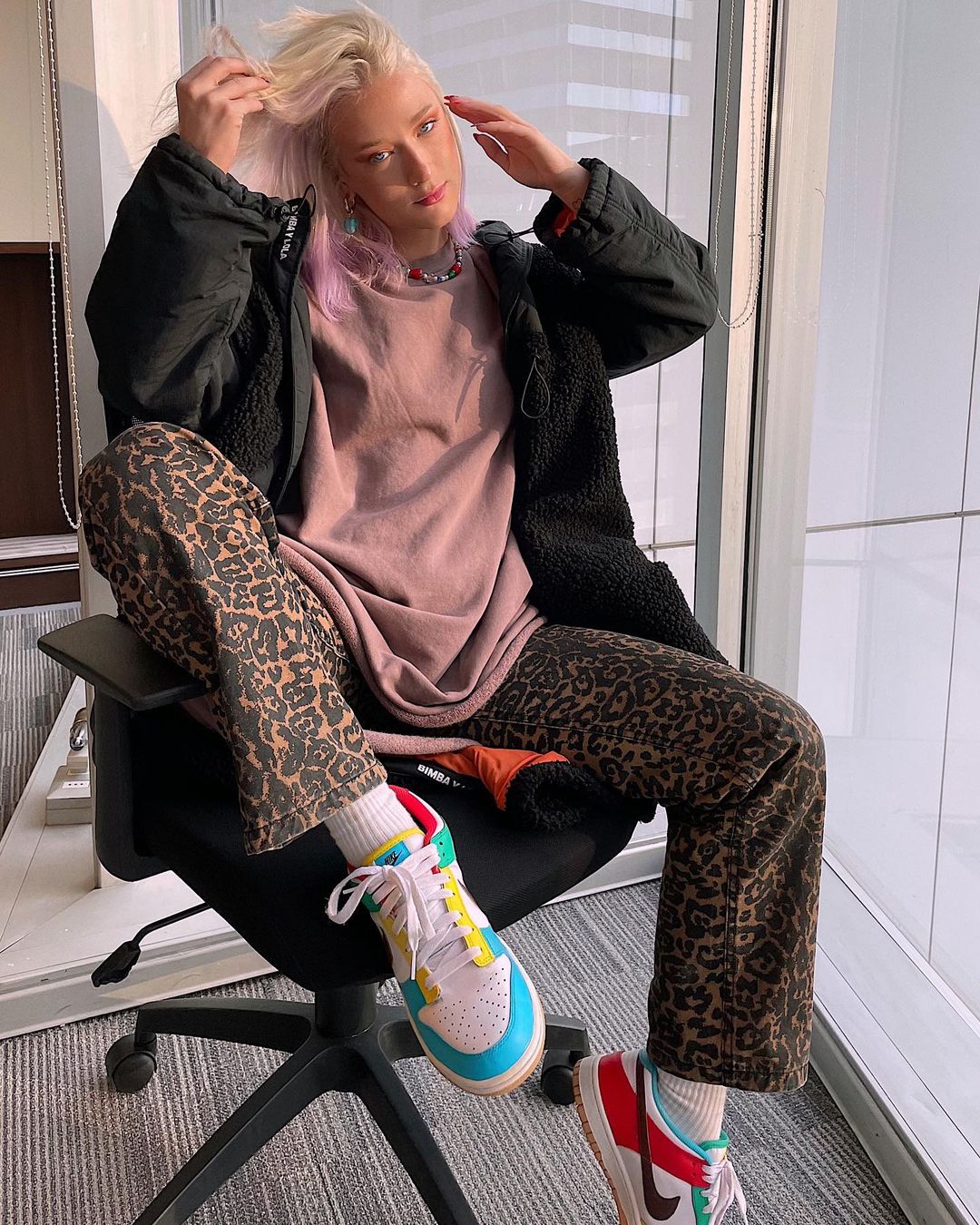 Vesta Lugg responde a feos comentarios por su busto