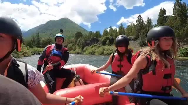 Claudio Iturra participó de entretenido rafting en La Araucanía