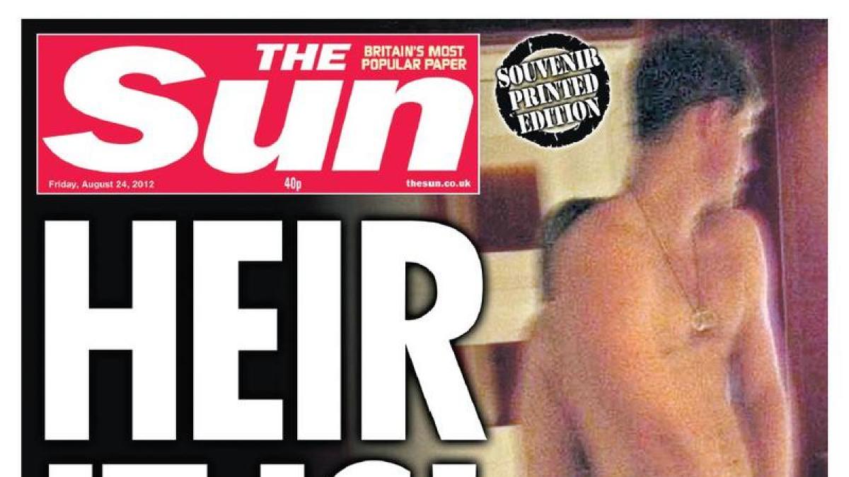 El medio The Sun se atrevió a revelar en 2021 las fotografías del príncipe Harry desnudo en Las Vegas. 