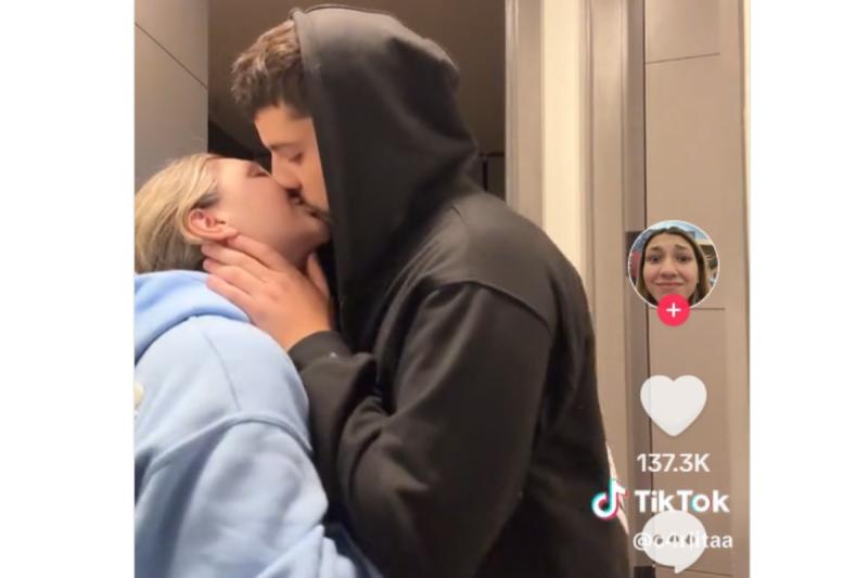 El beso de Matt Hunter y "Carlita" - Captura TikTok