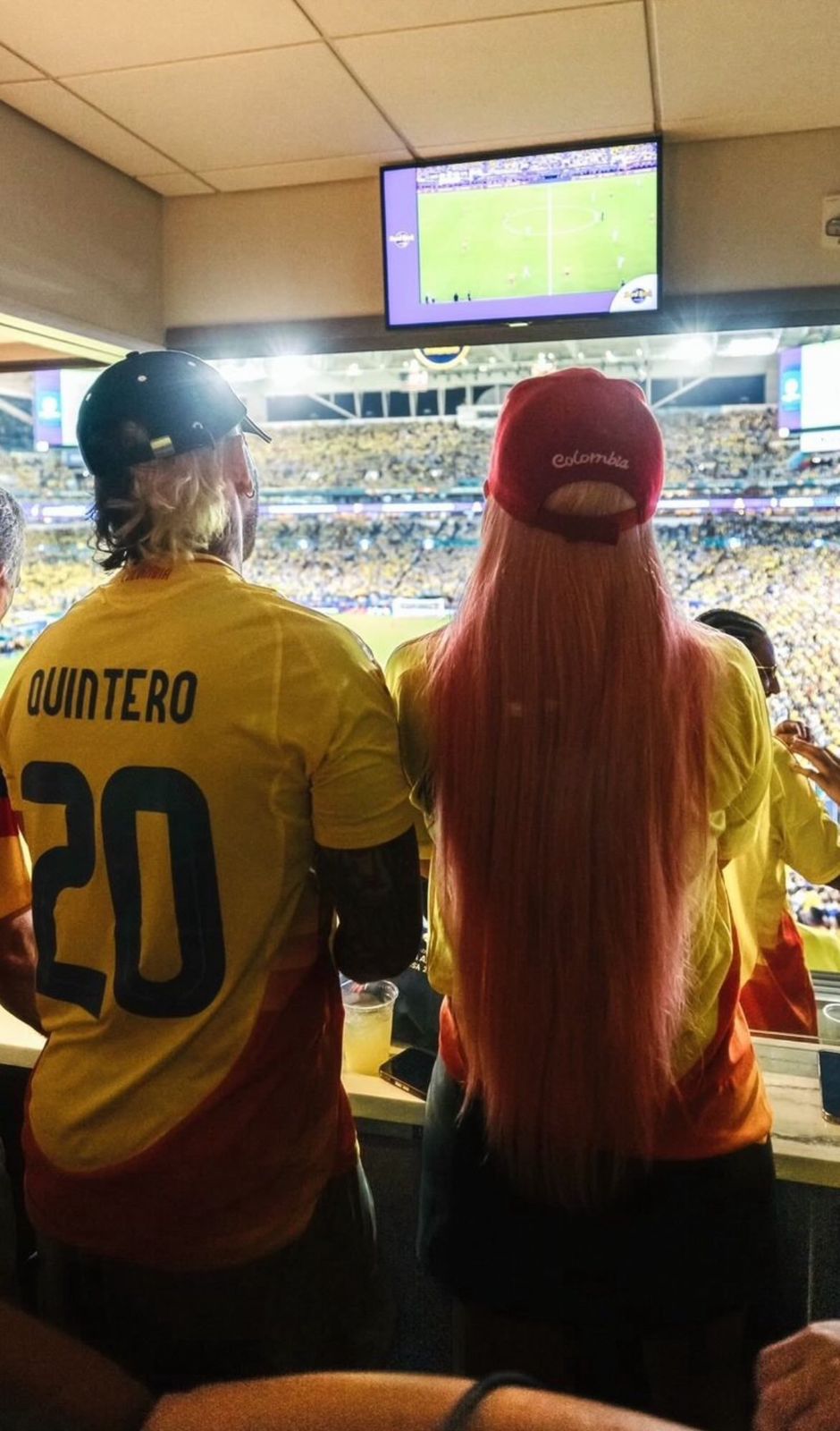 Karol G y Feid en la final de la Copa América 2024 - Créditos redes sociales
