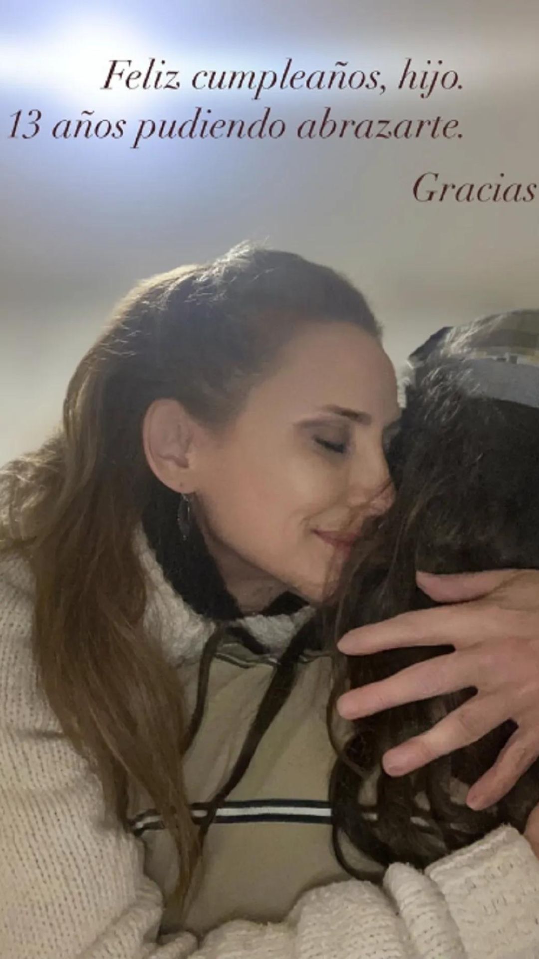 Sigrid Alegría y su hijo Luciano - Instagram