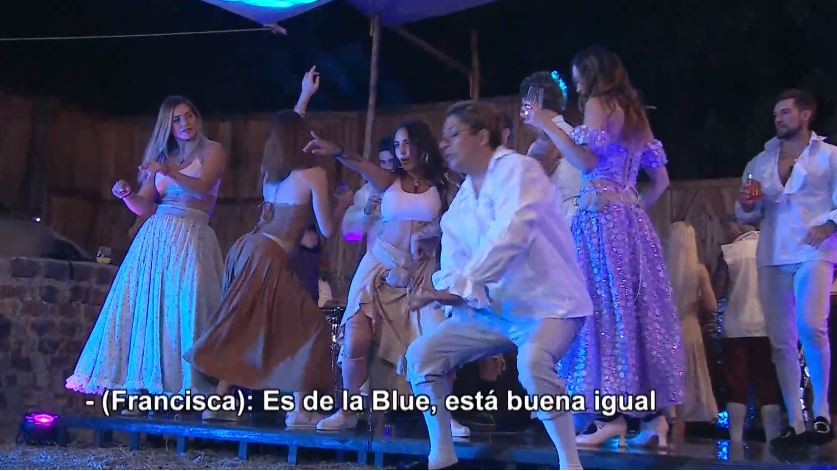 Participantes bailando la canción de Blue Mary