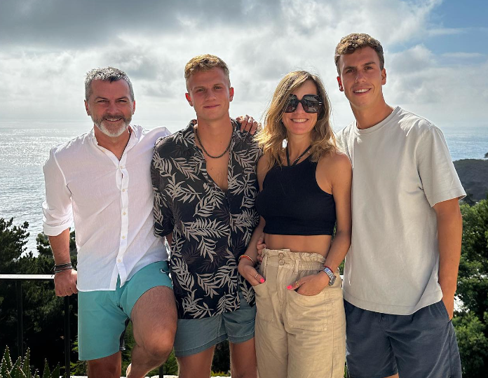 Diana Bolocco junto a sus hijos Pedro y Diego Cisternas.