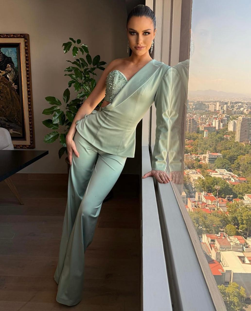 Emilia Dides - Instagram.