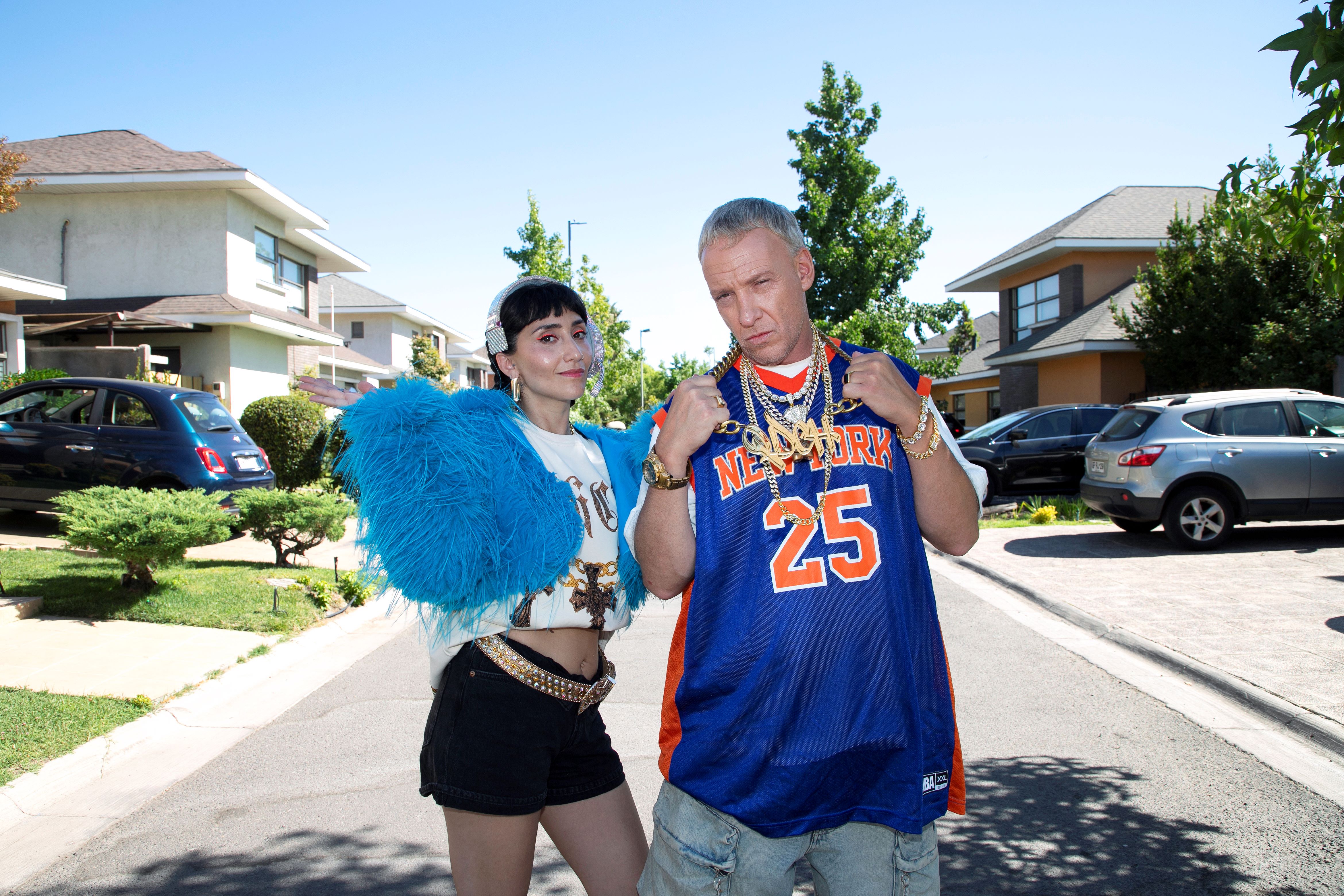 Martín Cárcamo y Viviana Paulina preparan la nueva temporada de "Qué Dice Chile" con videoclip de música urbana
