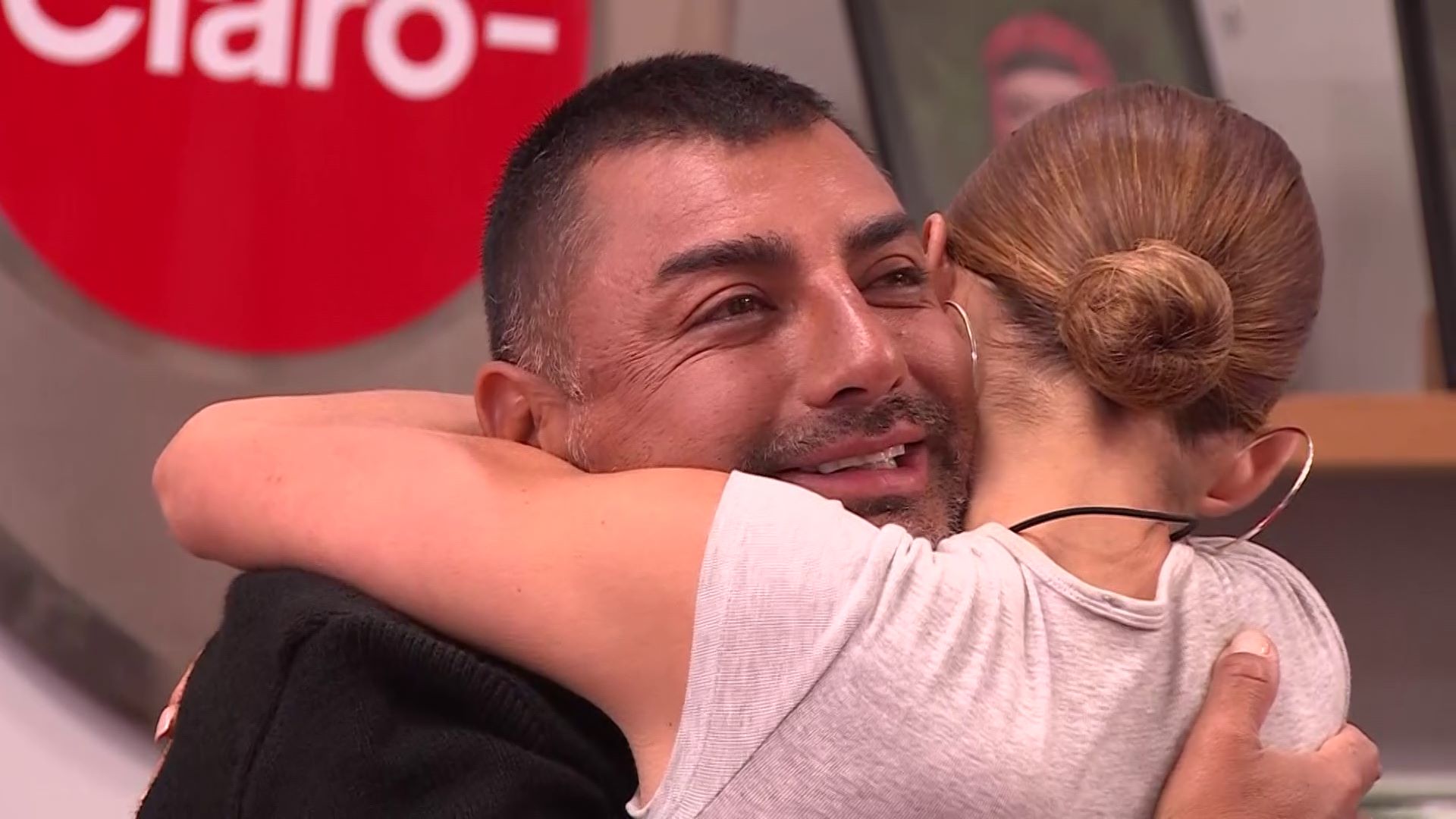 Gala abraza a Andrés