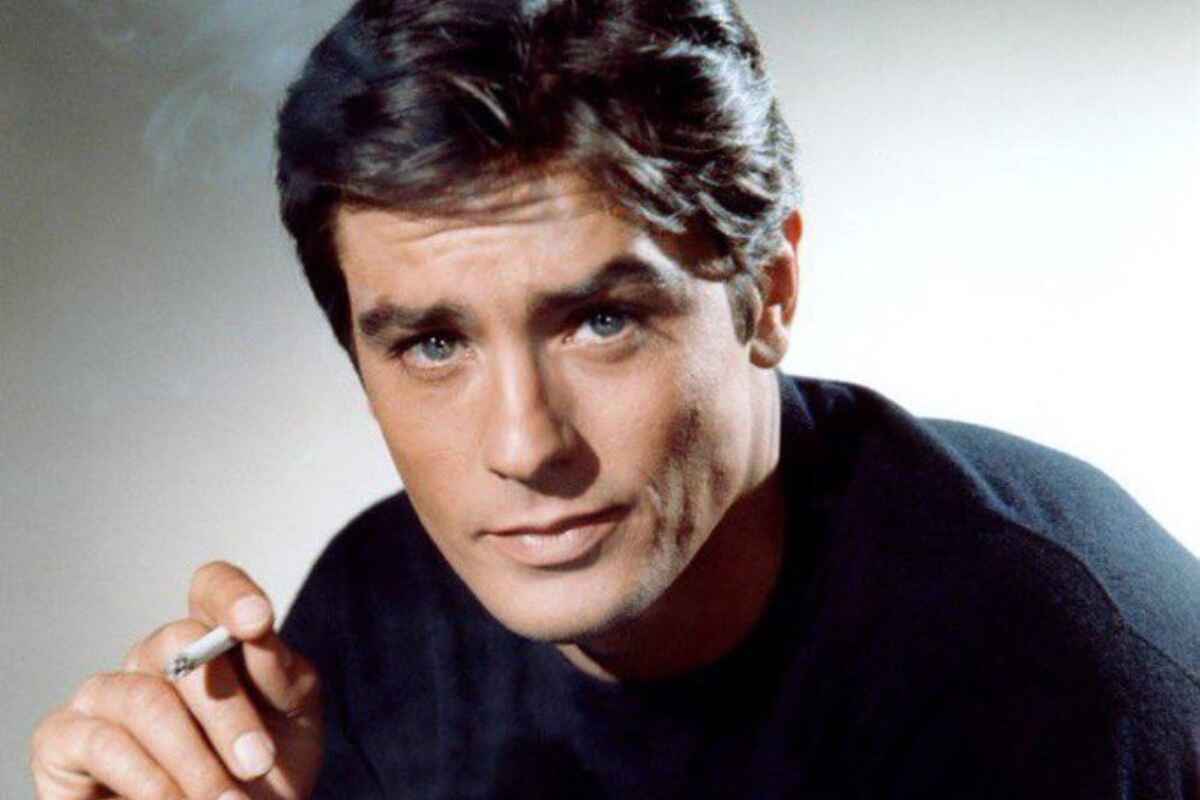 Falleció Alain Delon a los 88 años: Así fue su visita en la televisión chilena en "Martes 13" y "Noche de Ronda" en 1995