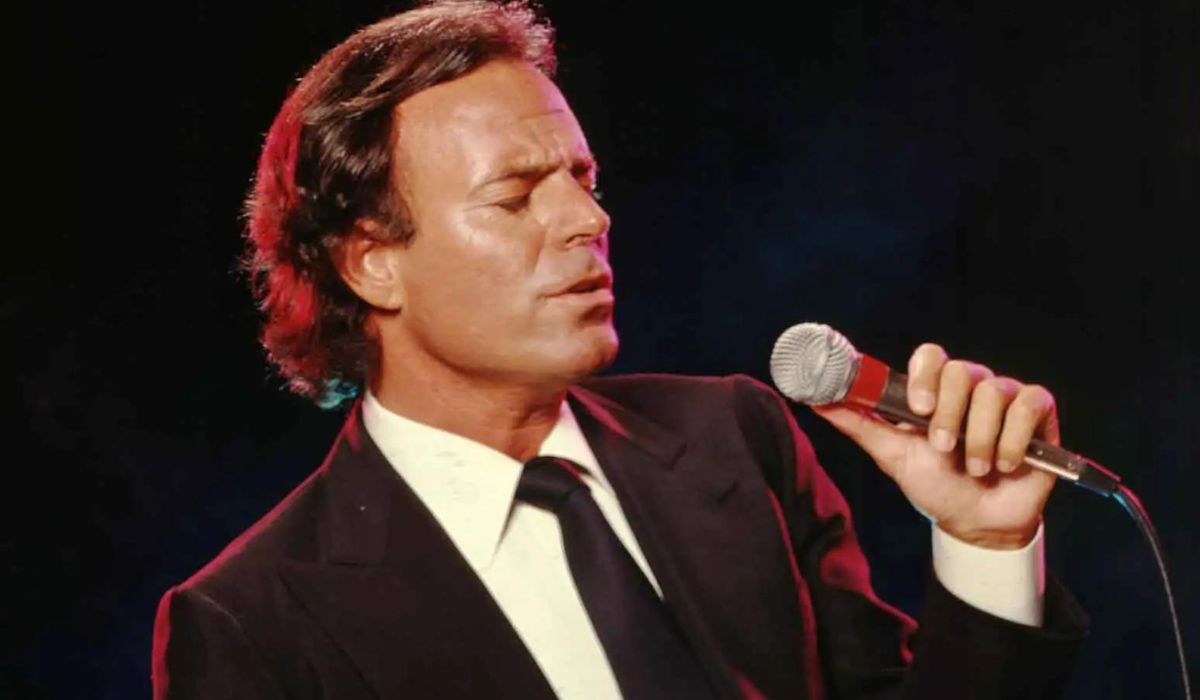 Mira las mejores presentaciones de Julio Iglesias en Canal 13