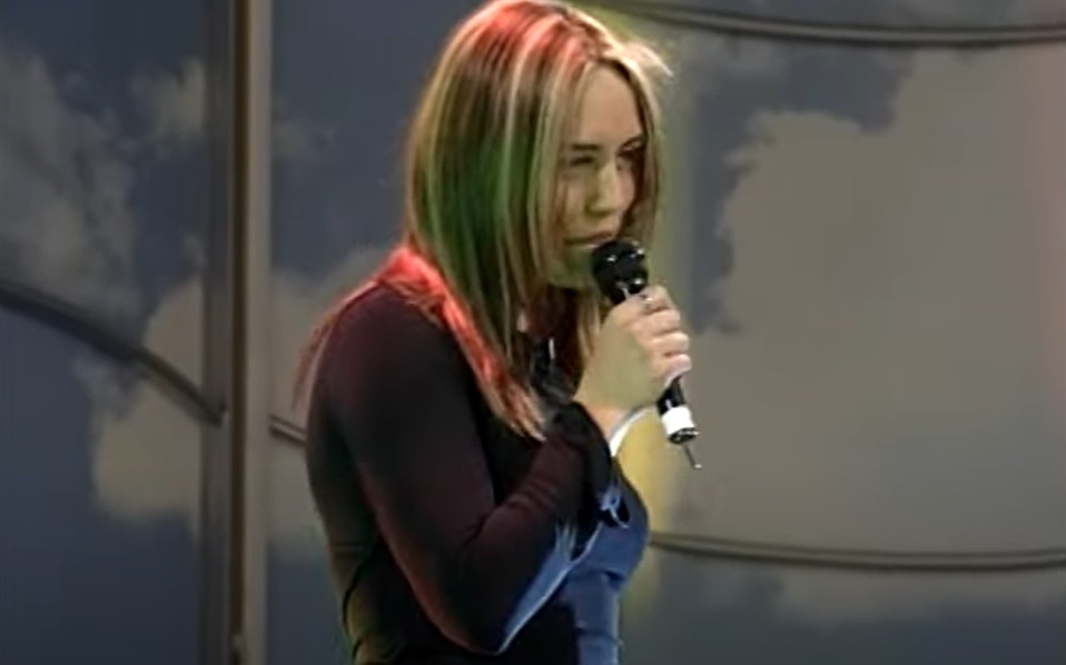 Daniela Aleuy revivió un emotivo recuerdo de sus primeros años como cantante con nostálgica presentación en “La mañana del 13”