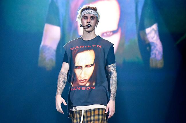 Justin vistiendo la polémica camiseta.