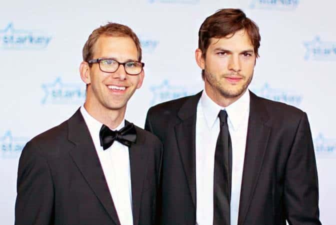 Resultado de imagen para ashton kutcher y su hermano gemelo