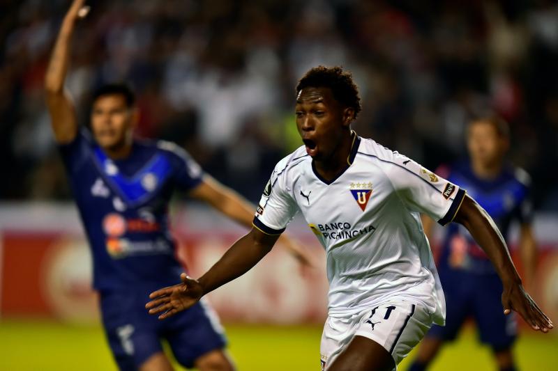 Joven destapa coqueto mensaje de futbolista que tiene pareja