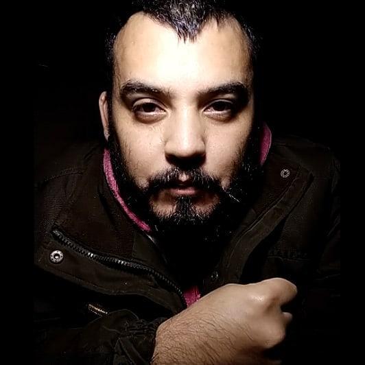 Hardcorito vende globos en la feria para pagar pensión alimenticia