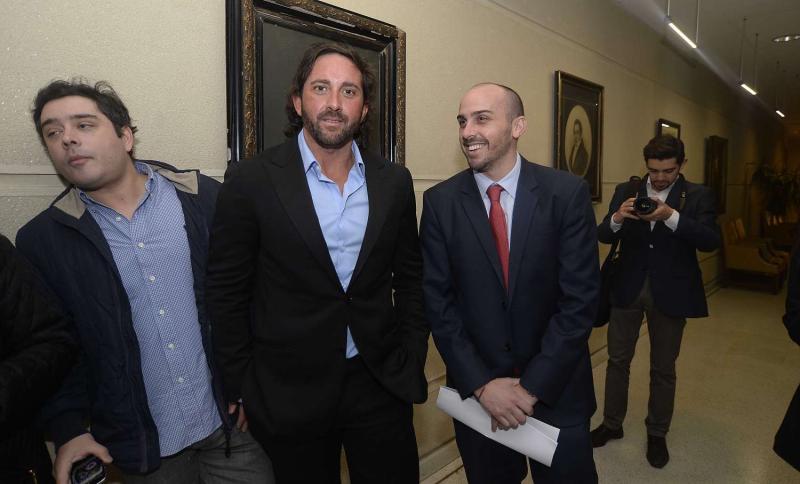 Arturo Longton aparece como autor en Ley de Servicios Básicos