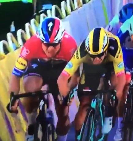 Ciclista está grave tras ser empujado con el codo por rival en plena carrera