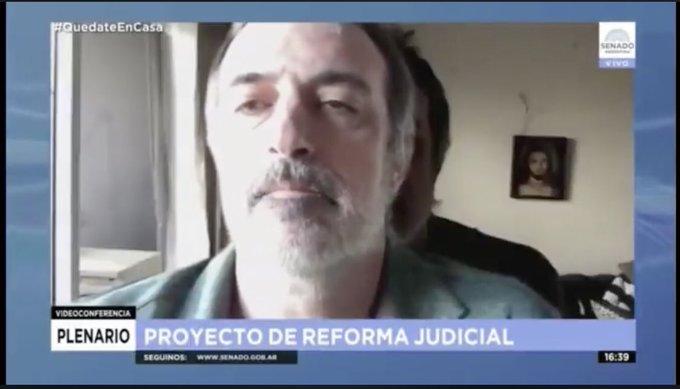 Descubren a senador argentino que usaba figura para ausentarse de sesión