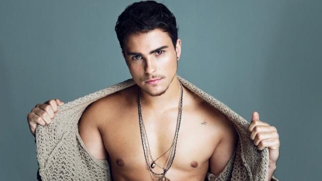 Augusto Schuster con pelo