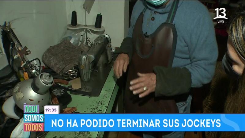 Don Jorge nos mostró sus máquinas de coser