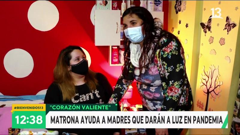 Ana es atenida por esta dedicada matrona