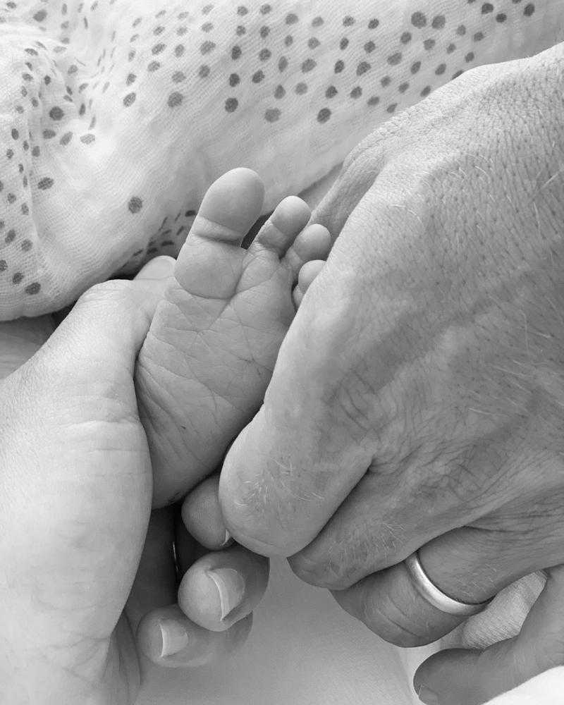 Lea michele presenta a su bebé