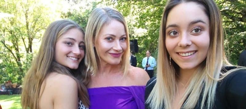 Marcela Vacarezza y sus hijas