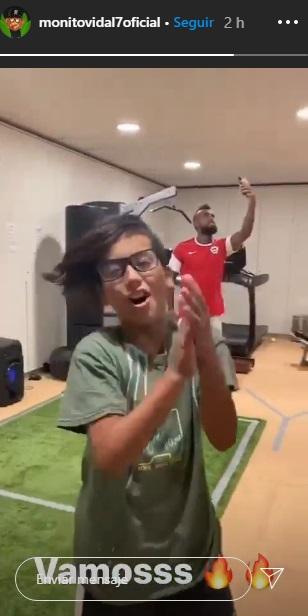 Hijo de Arturo Vidal habría filtrado nueva camiseta de la Roja