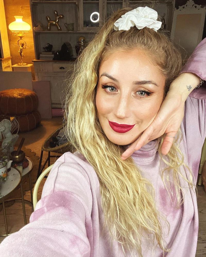 Daniela Castro expone su celulitis para hablar del amor propio