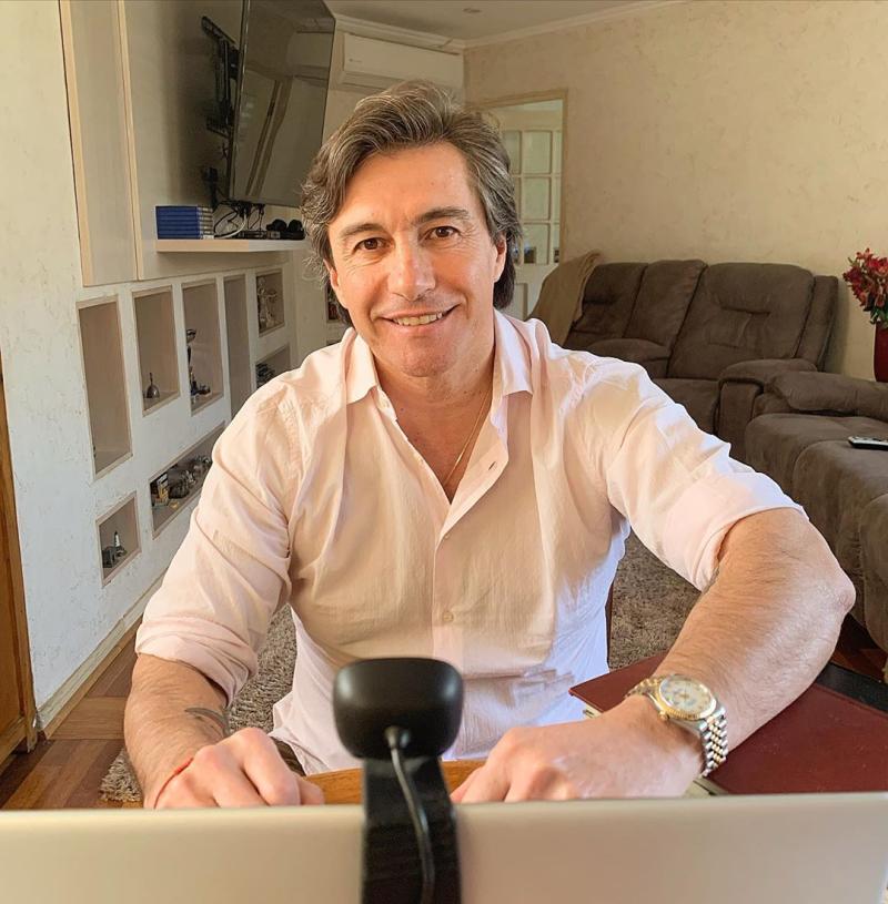 Fernando Solabarrieta llama la atención con nuevo look al natural