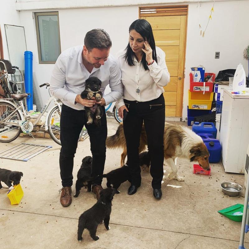 Karla Rubilar y su pareja suman nuevo integrante a su familia