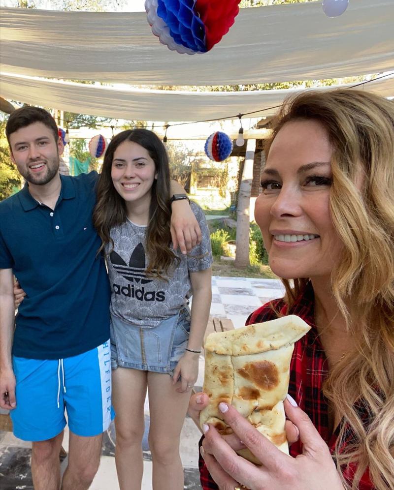 Cathy Barriga muestra coqueto baile en fiestas patrias