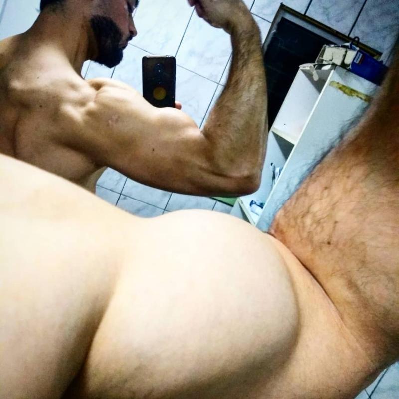 Ex galán de Mekano muestra más de la cuenta y saca aplausos