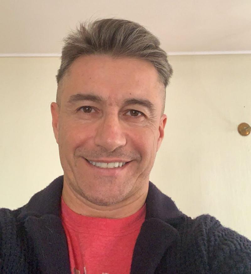 Fernando Solabarrieta llama la atención con nuevo look al natural