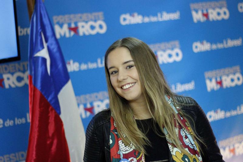 Hija de Karen Doggenweiler asume rol en agrupación internacional