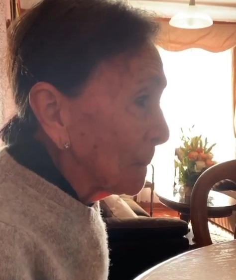 Julio César Rodríguez emociona a abuelita de 82 años con saludo