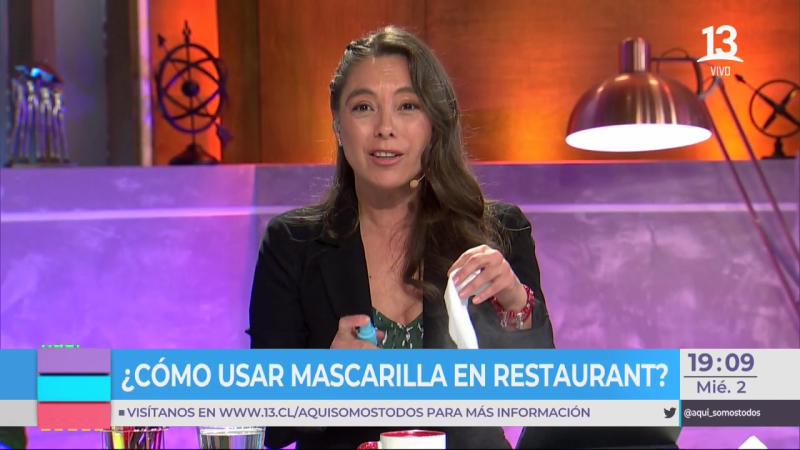 Doctor Ugarte enseña a sacarse correctamente la mascarilla