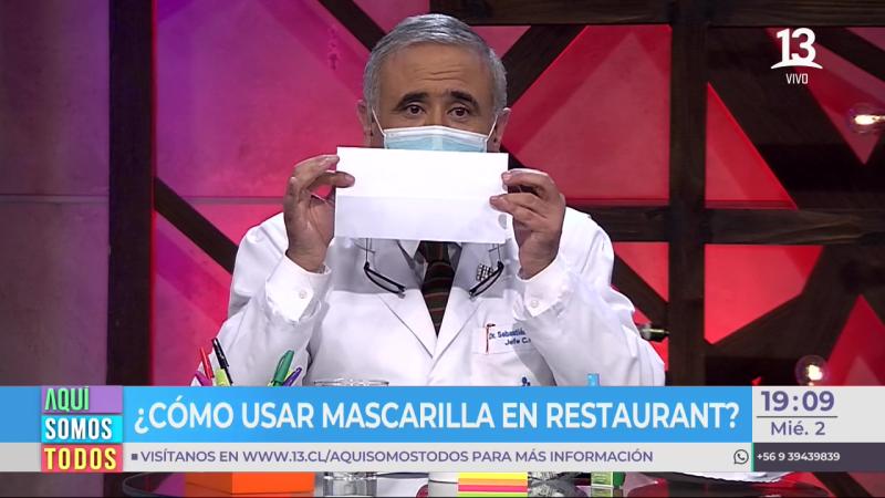 Doctor Ugarte enseña a sacarse correctamente la mascarilla