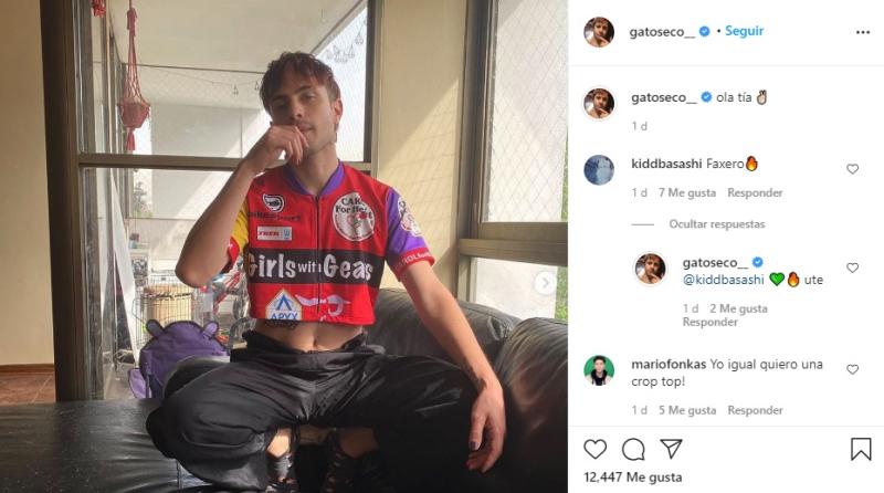 Francisco Dañobeitía usa un crop top y se llena de elogios