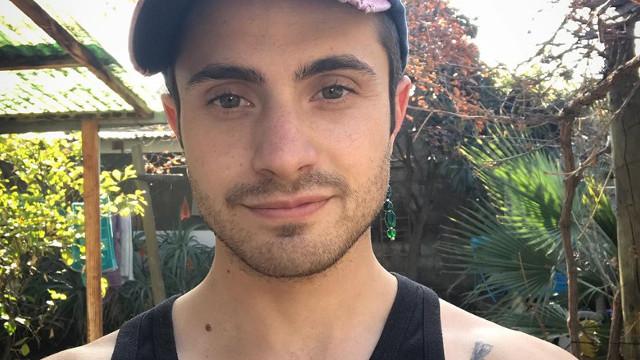 Francisco Dañobeitía usa un crop top y se llena de elogios