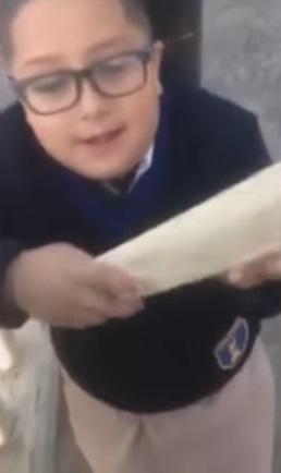 “Me retiré”: Niño chileno que fue viral por vender un palo reaparece en TV