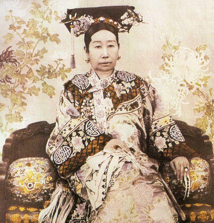 uñas largas cánones de belleza antiguos