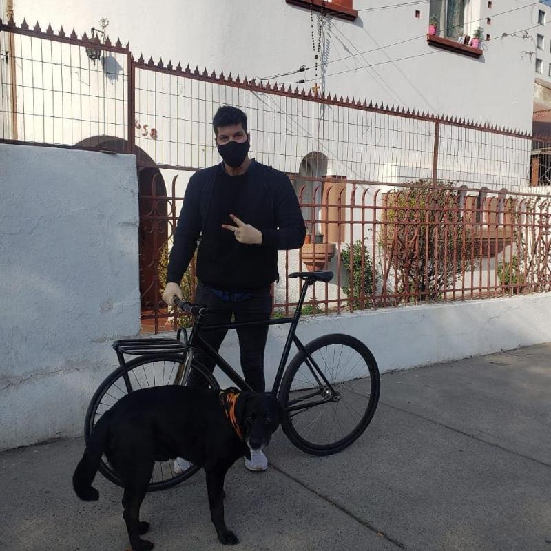 Ignacio Lastra se muestra sin polera tras rutina de ejercicio