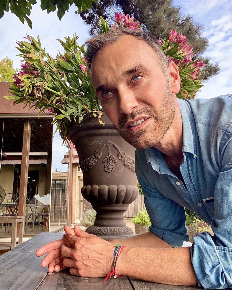 “Ya no más inyecciones”: Jordi Castell enfrenta a seguidora por comentario