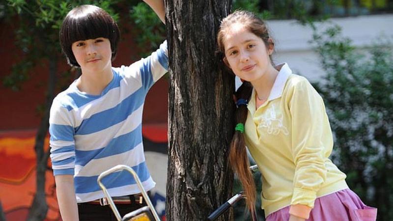 Así luce ahora Constanza Rojas, la actriz detrás de Sybilla en “Los 80”