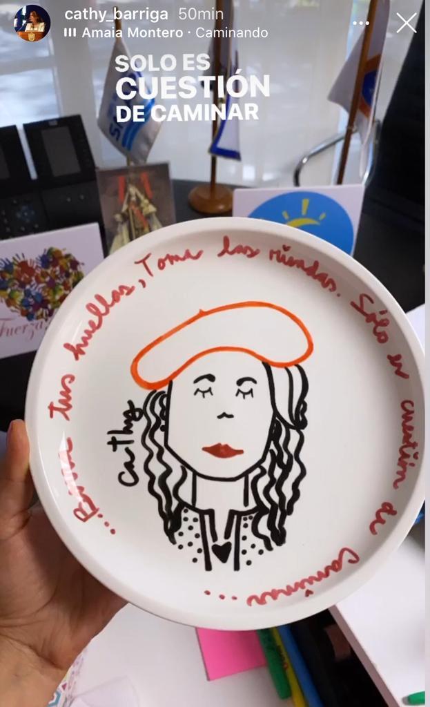 Cathy Barriga recibe regalo inspirado en su propia imagen