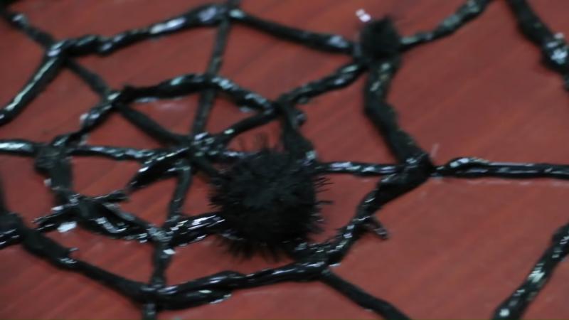Telarañas negras con silicona